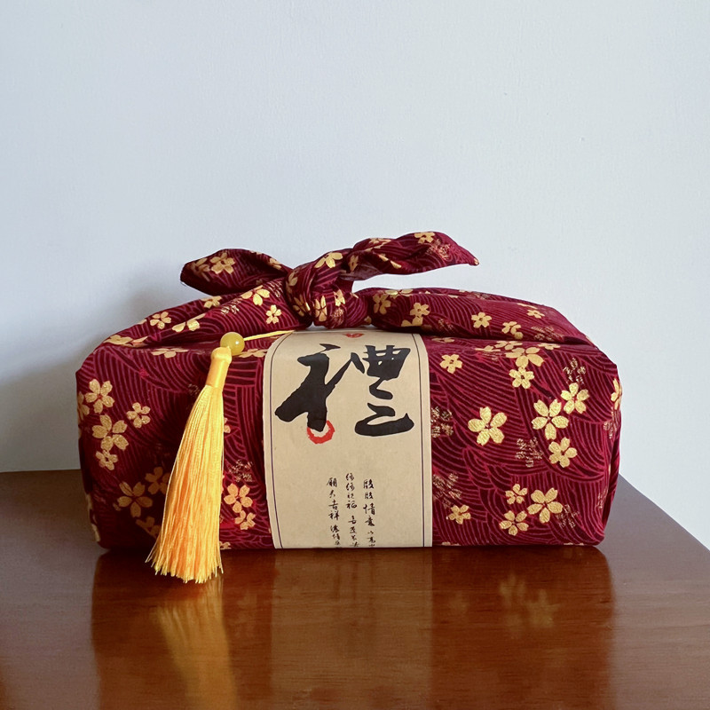 ผ้าเช็ดหน้าแบบญี่ปุ่น ฟุโรชิกิ - Furoshiki บทวิจารณ์และราคา